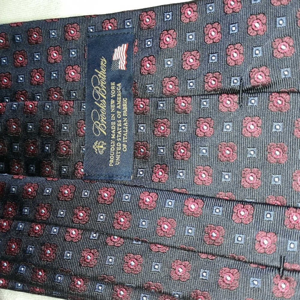Brooks Brothers red flowers on blue background silk tie